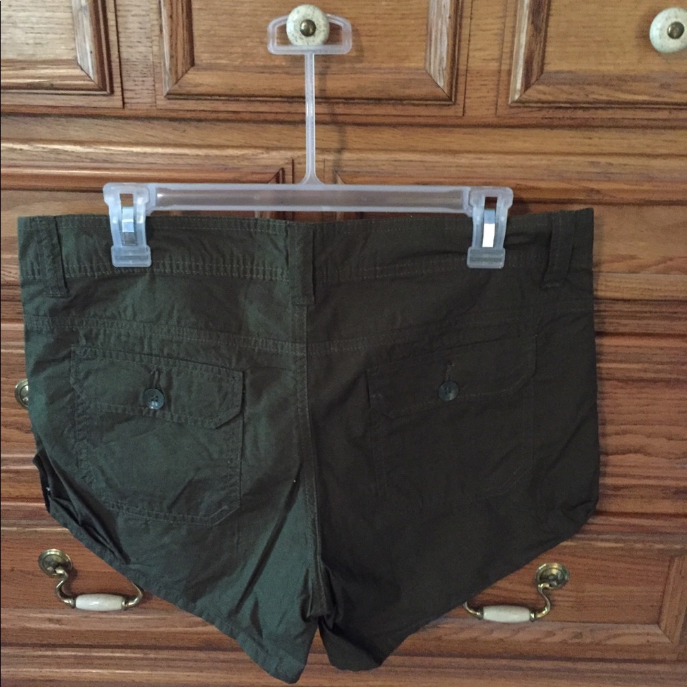Shorts - Picture 3 of 3